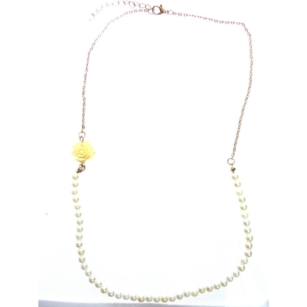 Asymmetric Faux Pearl Rose Necklace Gold Tone Chain White 20" Women